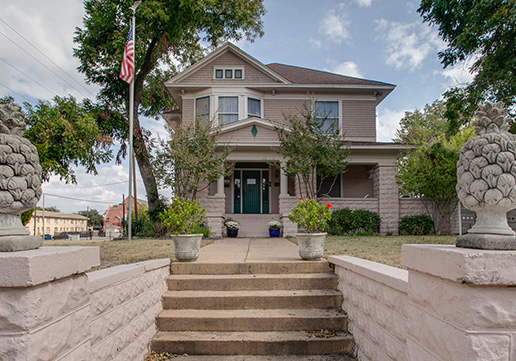 Roanoke home exterior before painting